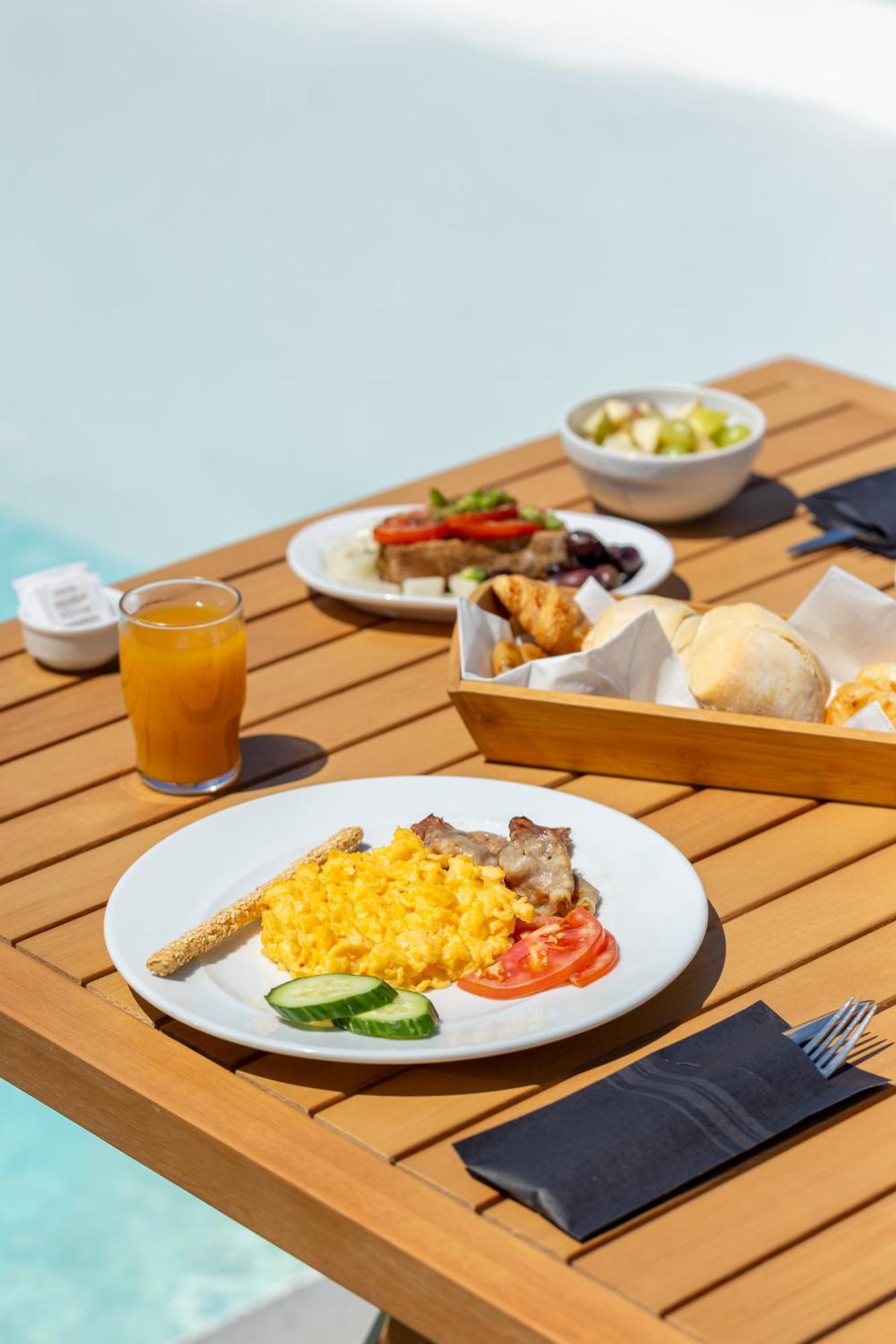 Thermes Luxury Villas And Spa (Adults Only) Megalochori  Buitenkant foto